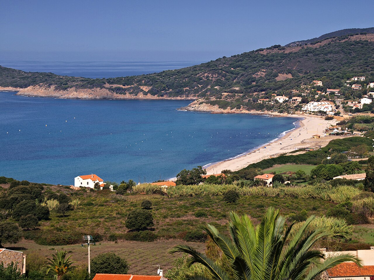 Plage de Péru, France: sea temperature, photo and map