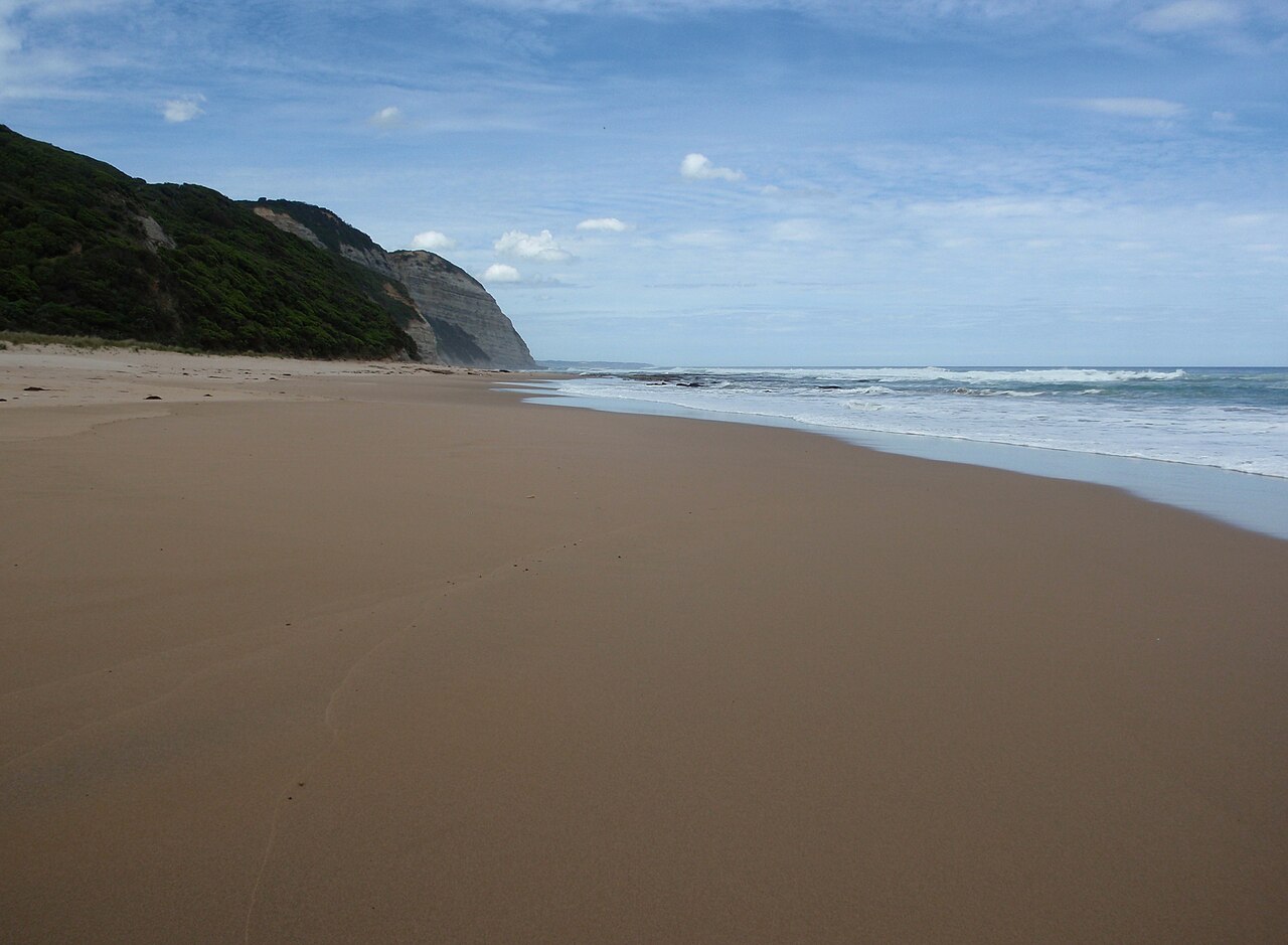 Milanesia Beach, Australia: sea temperature, photo and map