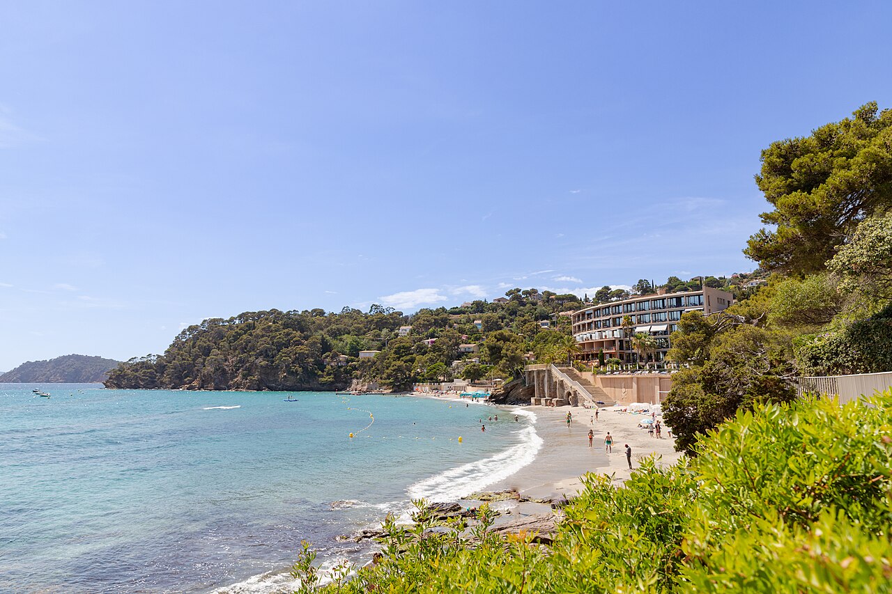 Rayol Beach, France: sea temperature, photo and map