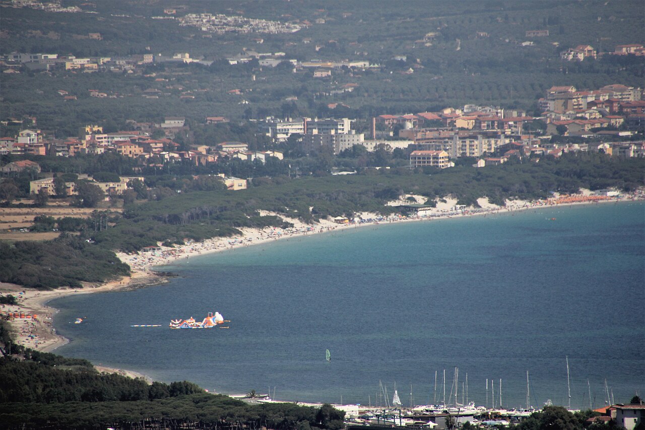 Spiaggia di Maria Pia, Italy: sea temperature, photo and map