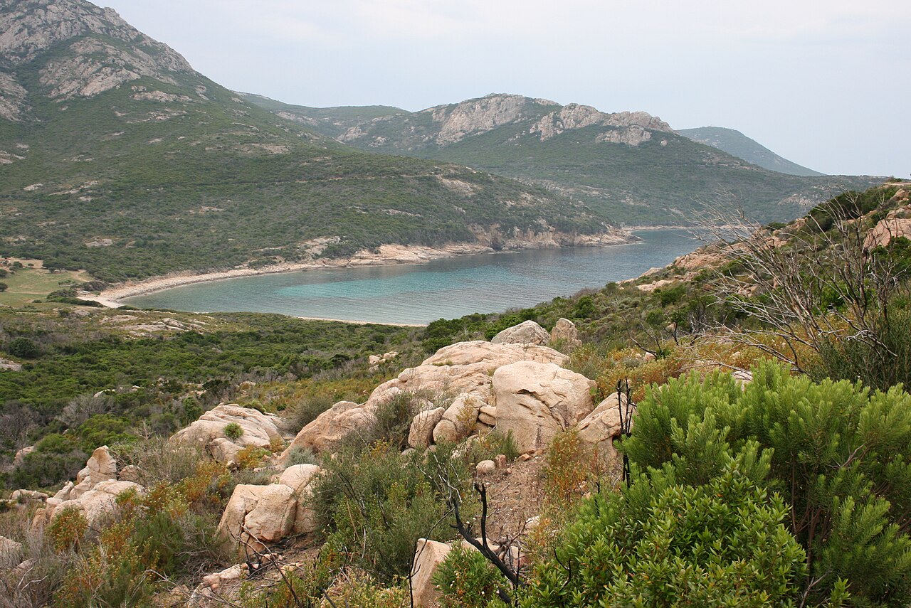 Arone beach, France: sea temperature, photo and map
