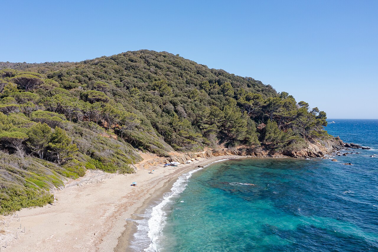 Brouis Beach, France: sea temperature, photo and map