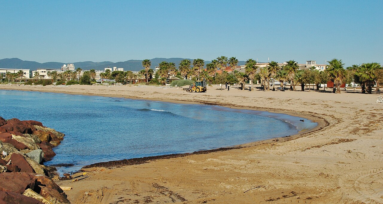Fréjus Beach, France: sea temperature, photo and map