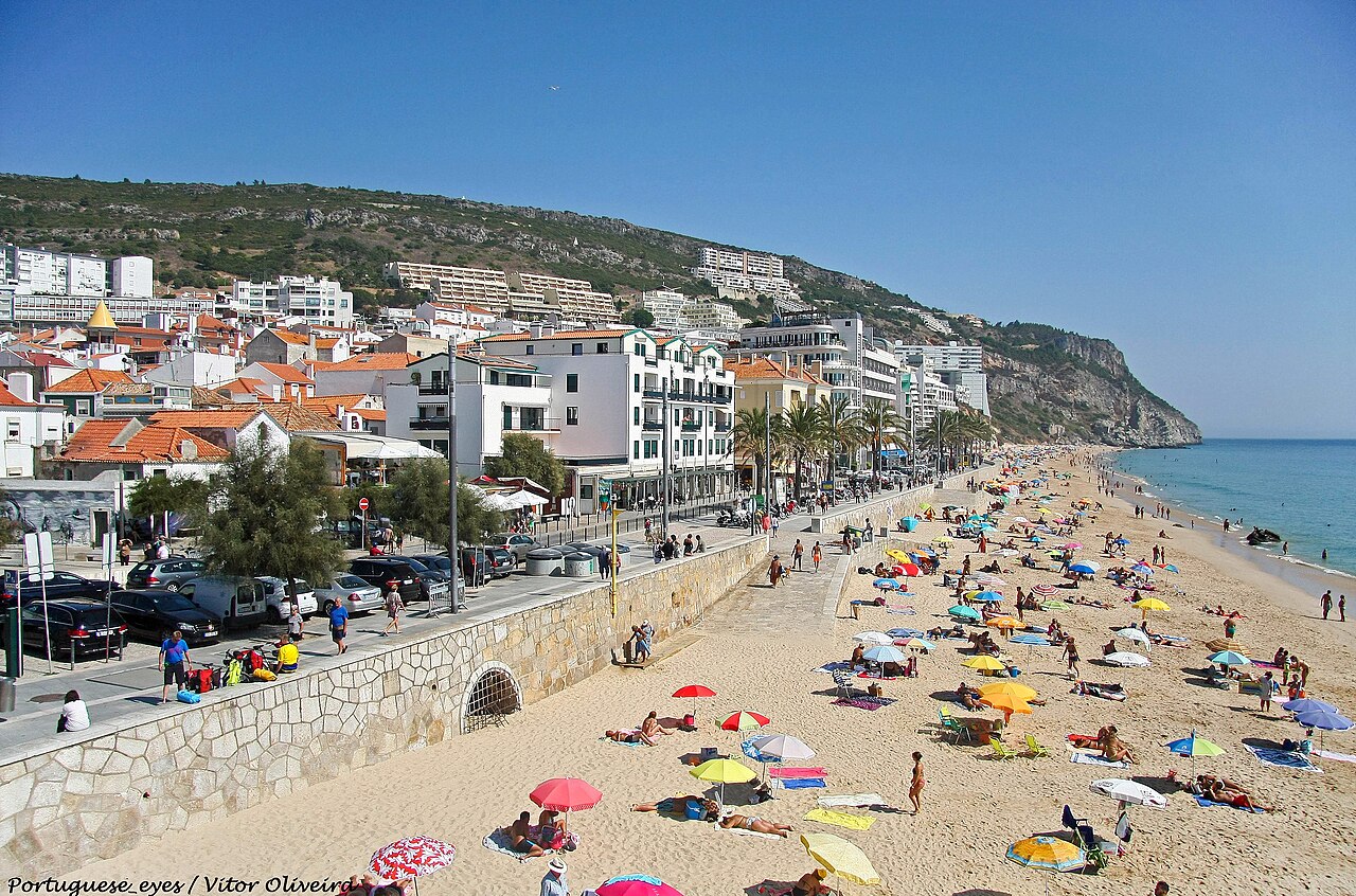 California Beach, Portugal: sea temperature, photo and map